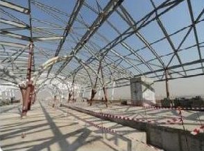 Steel roof structure at the airport expansion